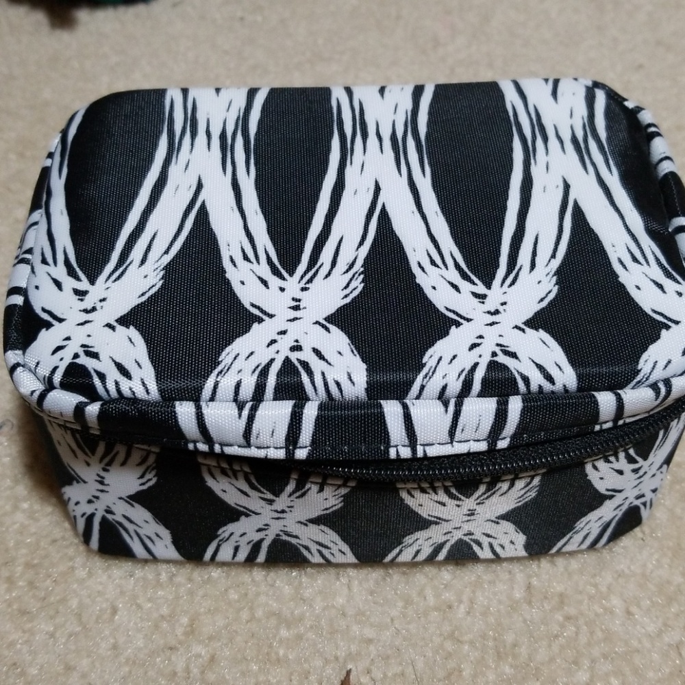 BOGO** Thirty-One Baubles & Bracelets Travel Case